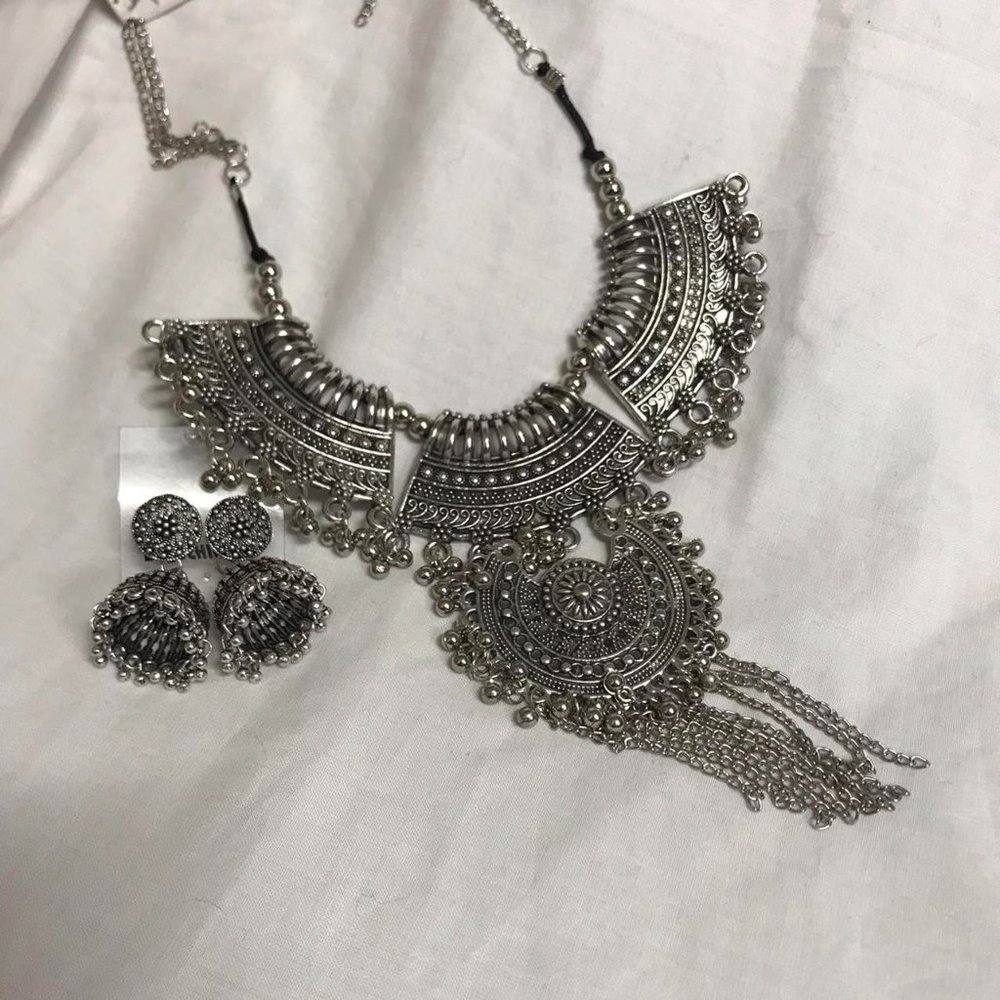 necklace and earrings set